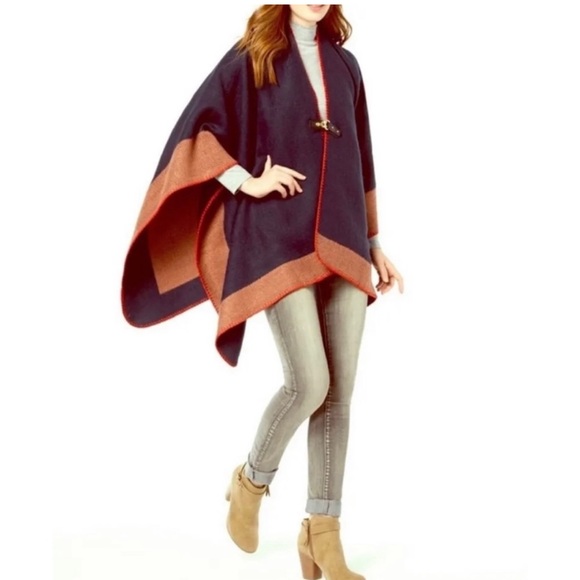 Vince Camuto Blue Herringbone Whipstitch
Poncho Ruana Cape Shawl Topper RARE - Picture 6 of 6